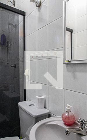 Casa à venda com 169m², 4 quartos e 3 vagas Casa à venda com 169m², 4 quartos e 3 vagasbanheiro social 2