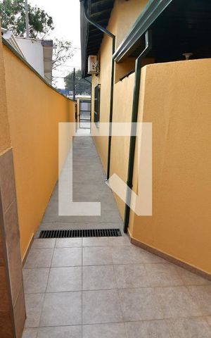 Casa para alugar com 80m², 1 quarto e 2 vagasCorredor