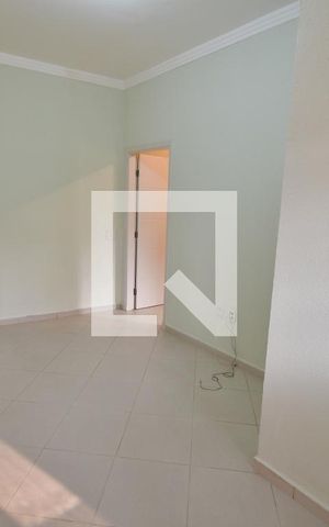 Casa para alugar com 80m², 1 quarto e 2 vagasSala