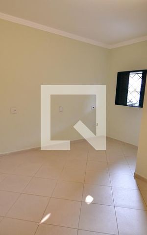 Casa para alugar com 80m², 1 quarto e 2 vagasQuarto