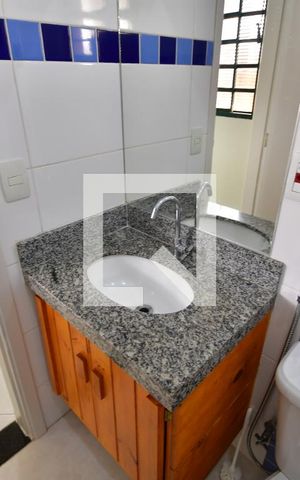 Casa para alugar com 80m², 1 quarto e 2 vagasBanheiro