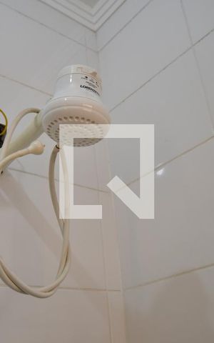 Casa para alugar com 80m², 1 quarto e 2 vagasBanheiro - Detalhe