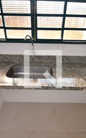 Casa para alugar com 80m², 1 quarto e 2 vagasCozinha