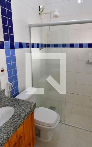 Casa para alugar com 80m², 1 quarto e 2 vagasBanheiro