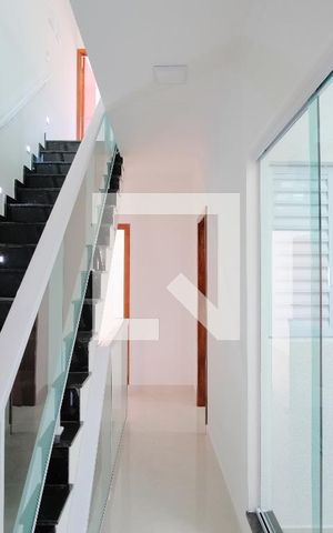 Casa para alugar com 250m², 4 quartos e 4 vagasEscada