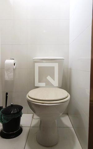 Casa de condomínio à venda com 102m², 3 quartos e 2 vagasLavabo