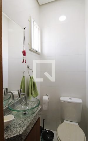 Casa de condomínio à venda com 102m², 3 quartos e 2 vagasLavabo