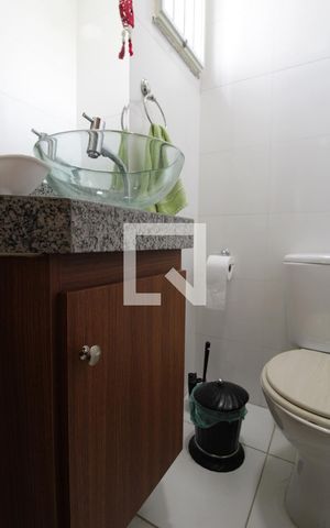 Casa de condomínio à venda com 102m², 3 quartos e 2 vagasLavabo