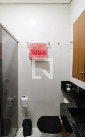 Casa de condomínio à venda com 102m², 3 quartos e 2 vagasBanheiro da Suíte