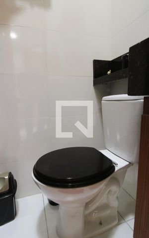 Casa de condomínio à venda com 102m², 3 quartos e 2 vagasBanheiro Social