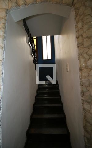 Casa à venda com 420m², 3 quartos e 2 vagasEscada de acesso 2º piso