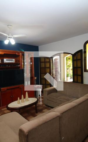 Casa à venda com 420m², 3 quartos e 2 vagasSala de Estar