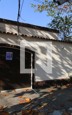 Casa à venda com 420m², 3 quartos e 2 vagasFachada da casa