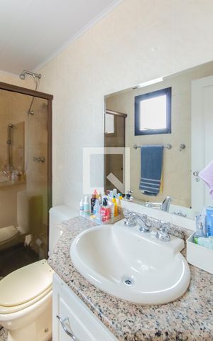 Apartamento à venda com 140m², 4 quartos e 3 vagas Apartamento à venda com 140m², 4 quartos e 3 vagasBanheiro da Suíte 3