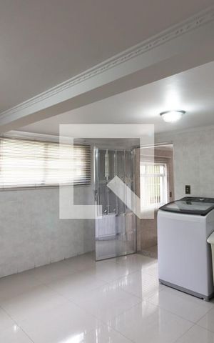 Casa à venda com 200m², 2 quartos e 4 vagas Casa à venda com 200m², 2 quartos e 4 vagasÁrea de Serviço