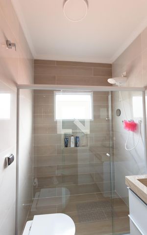 Casa à venda com 200m², 2 quartos e 4 vagas Casa à venda com 200m², 2 quartos e 4 vagasBanheiro 2