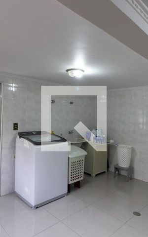 Casa à venda com 200m², 2 quartos e 4 vagas Casa à venda com 200m², 2 quartos e 4 vagasÁrea de Serviço