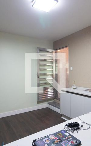 Casa à venda com 200m², 2 quartos e 4 vagas Casa à venda com 200m², 2 quartos e 4 vagasEscritório