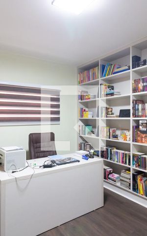 Casa à venda com 200m², 2 quartos e 4 vagas Casa à venda com 200m², 2 quartos e 4 vagasEscritório
