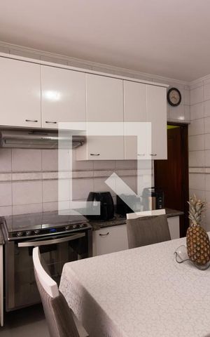 Casa à venda com 200m², 2 quartos e 4 vagas Casa à venda com 200m², 2 quartos e 4 vagasCozinha