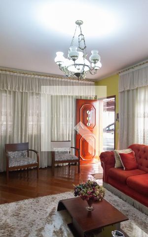 Casa à venda com 200m², 2 quartos e 4 vagas Casa à venda com 200m², 2 quartos e 4 vagasSala