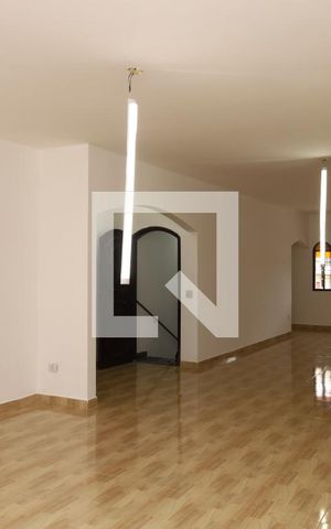 Casa para alugar com 270m², 4 quartos e 2 vagasSala