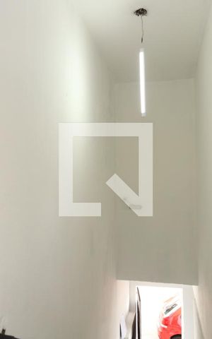 Casa para alugar com 270m², 4 quartos e 2 vagasEscada