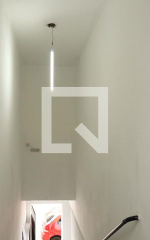 Casa para alugar com 270m², 4 quartos e 2 vagasEscada