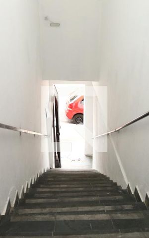 Casa para alugar com 270m², 4 quartos e 2 vagasEscada