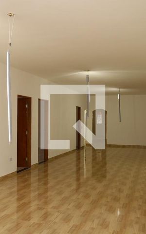 Casa para alugar com 270m², 4 quartos e 2 vagasSala