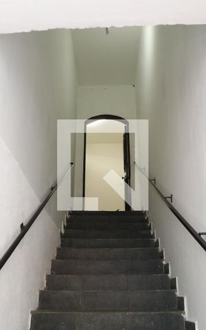 Casa para alugar com 270m², 4 quartos e 2 vagasEscada