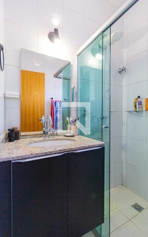 Casa à venda com 131m², 3 quartos e 2 vagasBanheiro