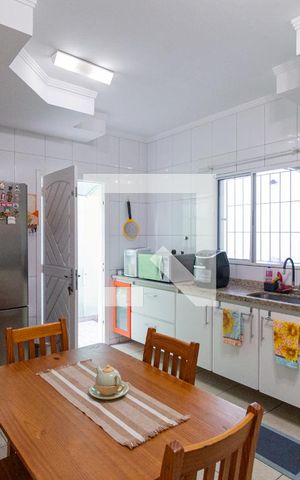Casa à venda com 131m², 3 quartos e 2 vagasCozinha