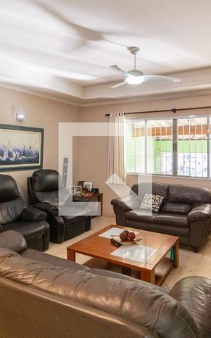 Casa à venda com 131m², 3 quartos e 2 vagasSala