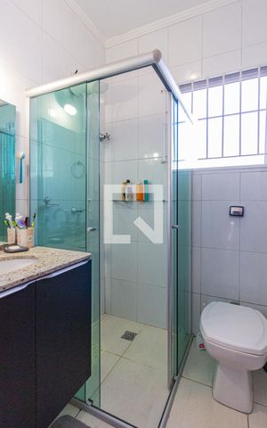 Casa à venda com 131m², 3 quartos e 2 vagasBanheiro