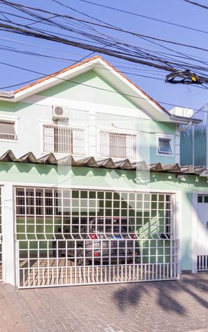 Casa à venda com 131m², 3 quartos e 2 vagasFachada