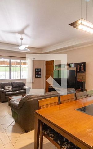 Casa à venda com 131m², 3 quartos e 2 vagasSala