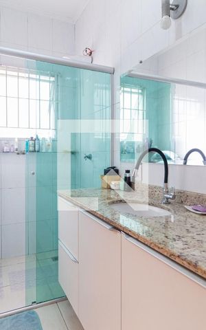Casa à venda com 131m², 3 quartos e 2 vagasBanheiro da suíte