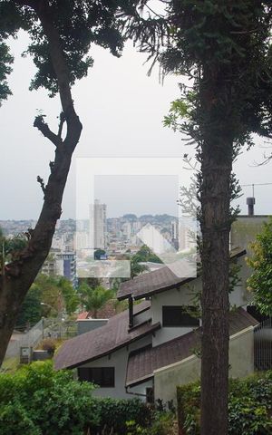 Casa à venda com 700m², 5 quartos e 3 vagas Casa à venda com 700m², 5 quartos e 3 vagasVista do Quarto 2