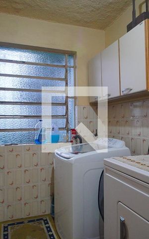Casa à venda com 700m², 5 quartos e 3 vagas Casa à venda com 700m², 5 quartos e 3 vagasÁrea de Serviço