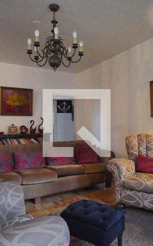 Casa à venda com 700m², 5 quartos e 3 vagas Casa à venda com 700m², 5 quartos e 3 vagasSala 1