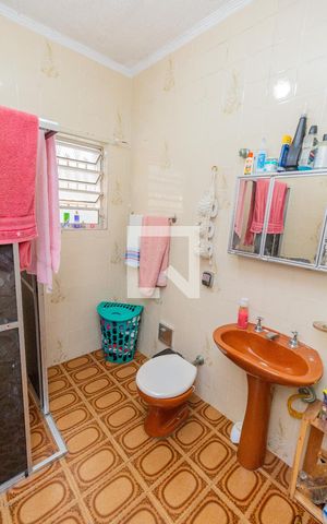 Casa à venda com 140m², 2 quartos e 2 vagasBanheiro
