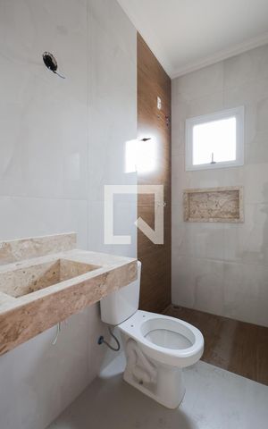 Casa à venda com 95m², 3 quartos e 2 vagas Casa à venda com 95m², 3 quartos e 2 vagasBanheiro da suite