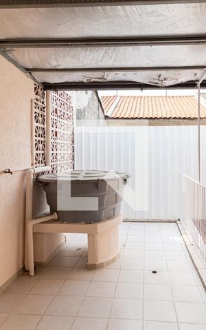 Casa à venda com 135m², 2 quartos e 2 vagasSacada do quarto 2