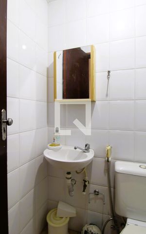 Casa à venda com 178m², 3 quartos e 3 vagasBanheiro de serviço