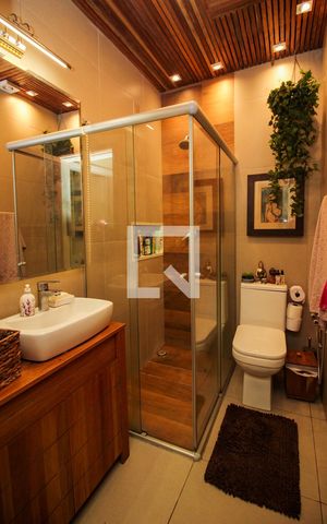 Casa à venda com 129m², 3 quartos e 2 vagas Casa à venda com 129m², 3 quartos e 2 vagasBanheiro Social