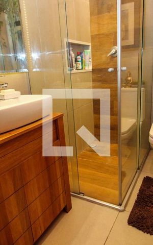 Casa à venda com 129m², 3 quartos e 2 vagas Casa à venda com 129m², 3 quartos e 2 vagasBanheiro Social
