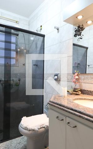 Casa à venda com 350m², 4 quartos e 3 vagasBanheiro do térreo