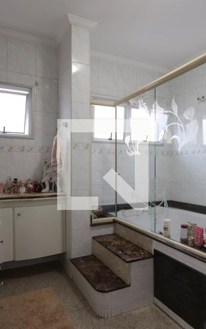 Casa à venda com 350m², 4 quartos e 3 vagasBanheiro da Suíte