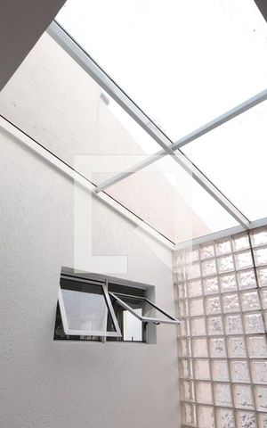 Casa à venda com 350m², 4 quartos e 3 vagasHall da Escada - teto de vidro